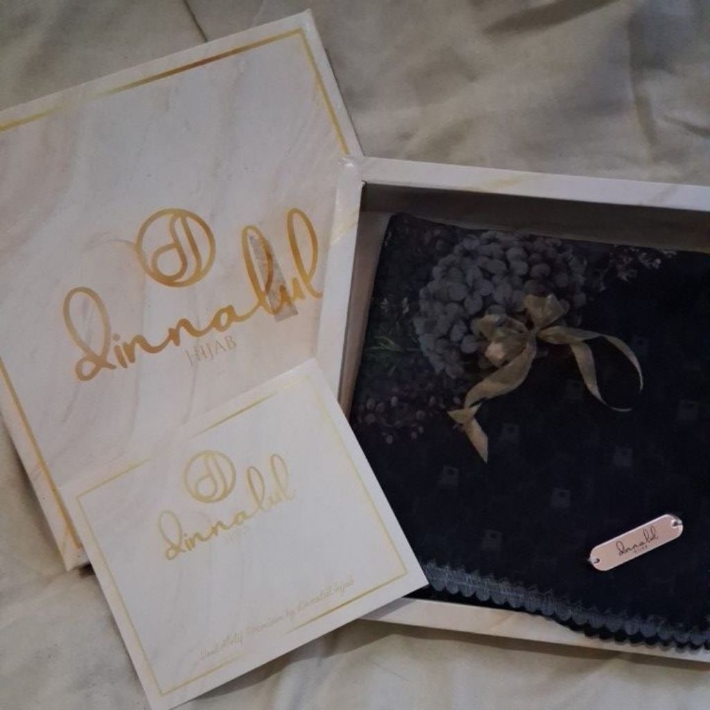 NEW DINNALUL HIJAB SEGI EMPAT MOTIF BUNGA FLORAL ELEGAN HITAM HIJAU FRE BOX GIFT HADIAH