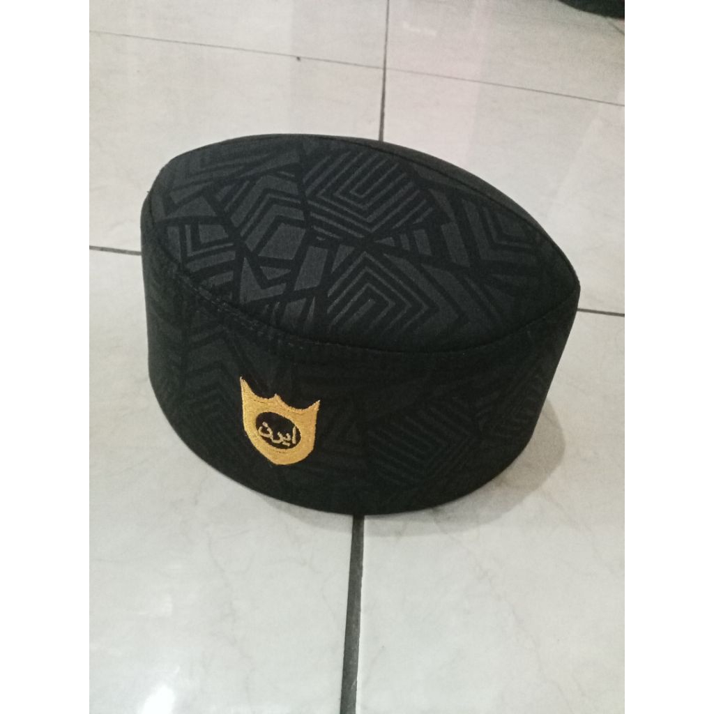 peci tarumpah malasia. motip embos logo/peci songkok anak muda