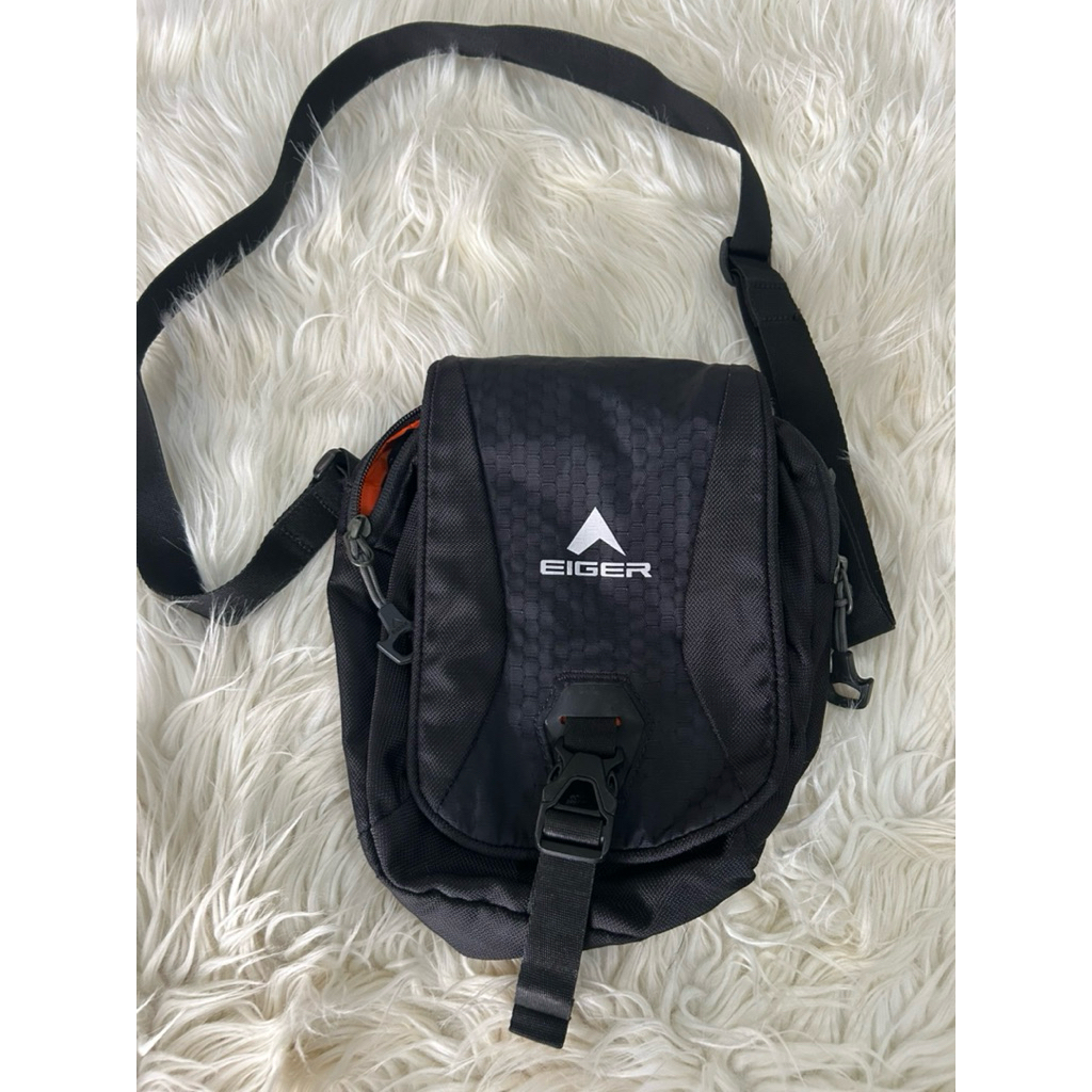 Preloved Eiger Travel Pouch Wanders 7.0 - Hitam