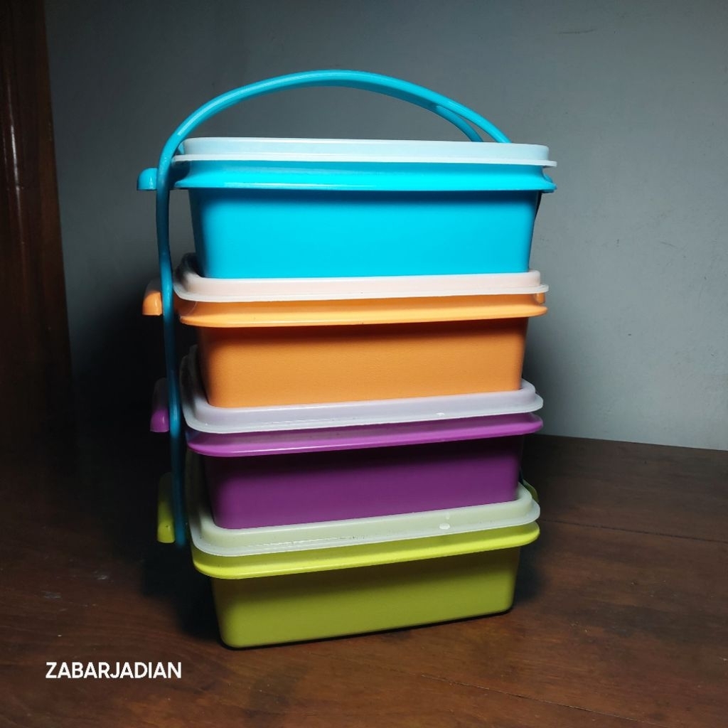 Rantang susun 4 Tupperware