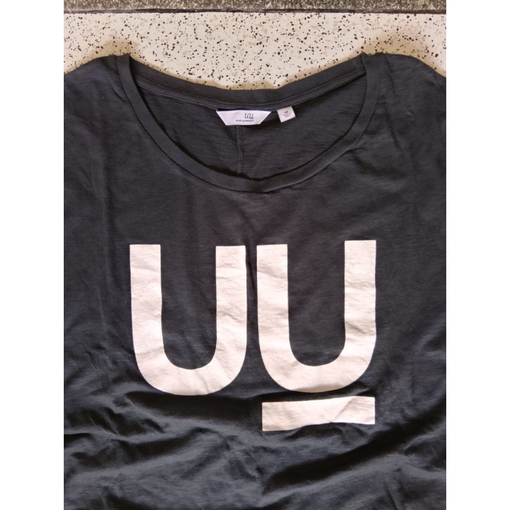 kaos uniklo