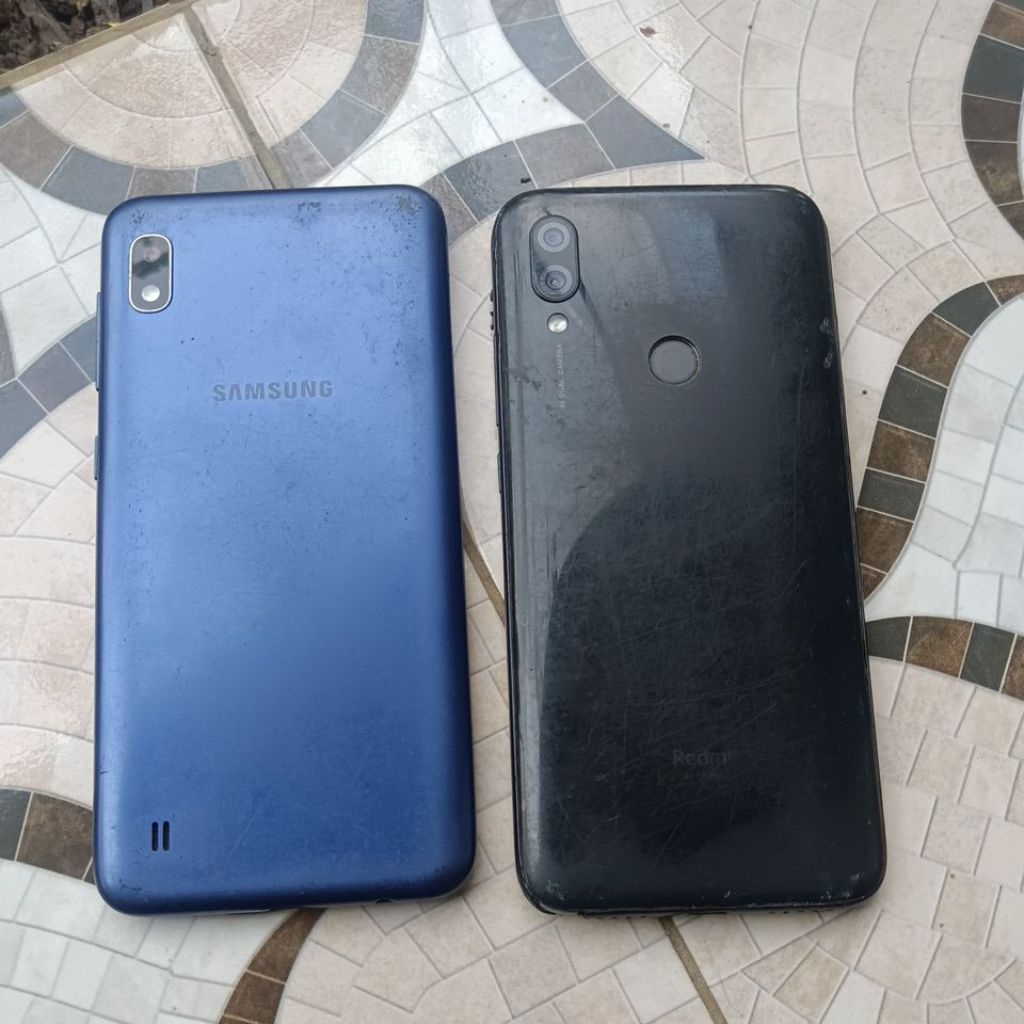 paket 2 : hp redmi 7 dan samsung A10 kondisi mati matot bahan kanibalan