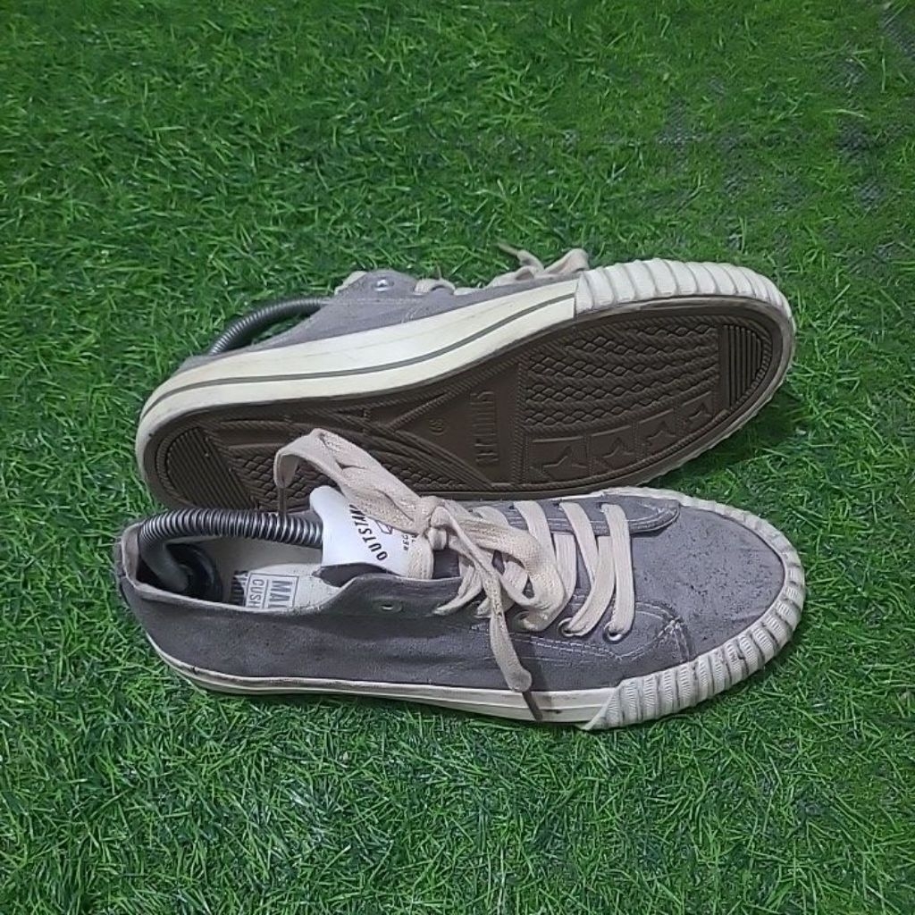 sepatu sneakers shoopen size 39