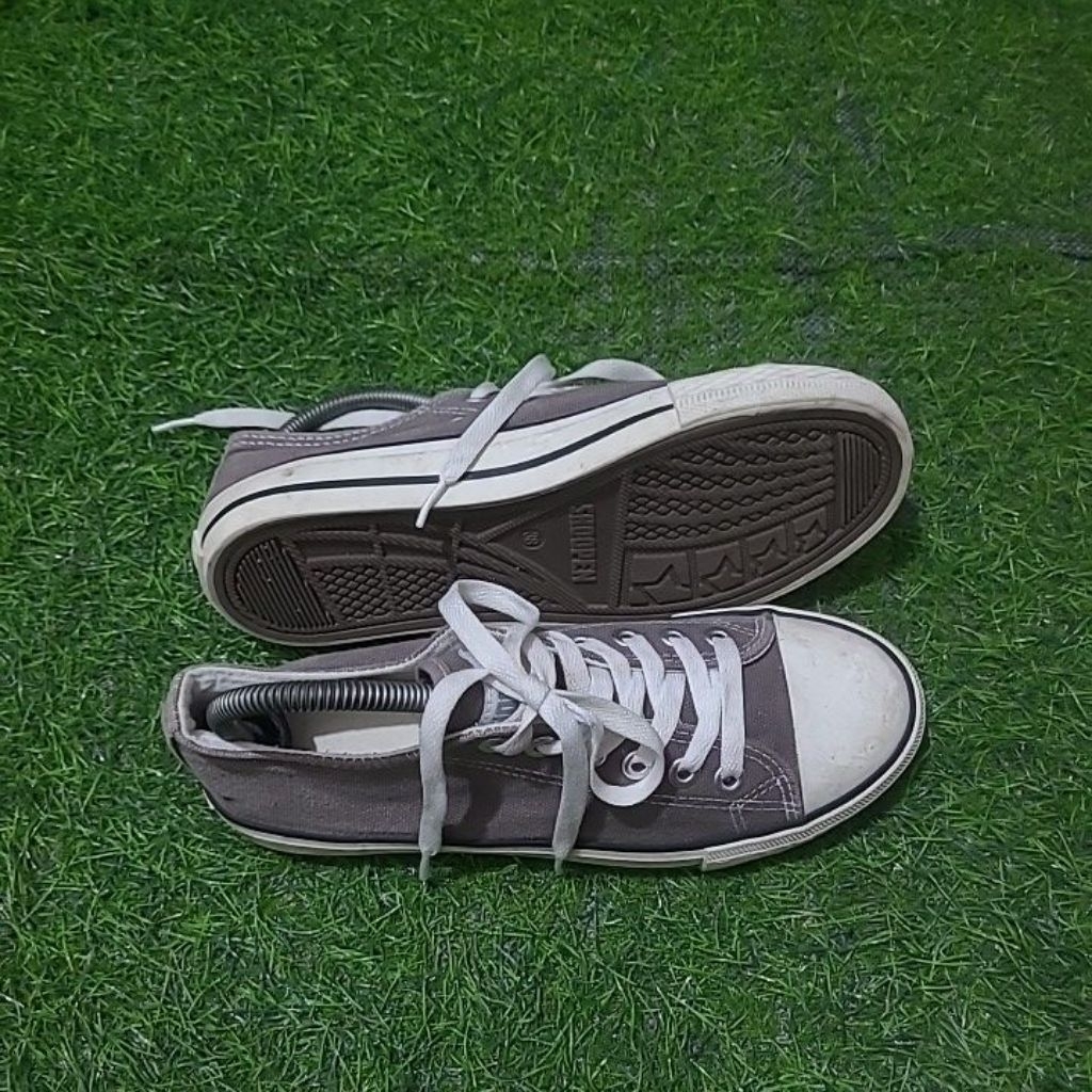 sepatu sneakers shoopen size 38