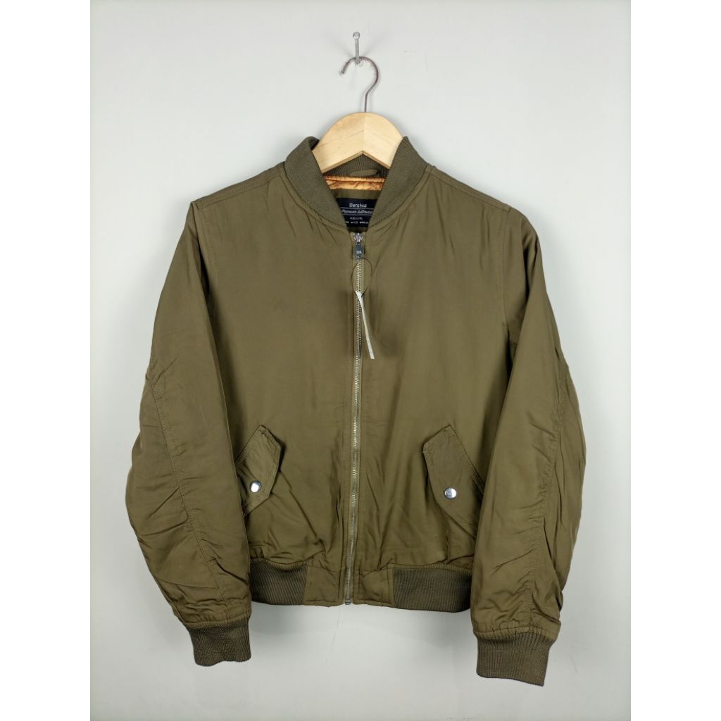 Jaket Bershka Bomber Army Woman Original_Hijau Army_Like New/New_Size S fit M