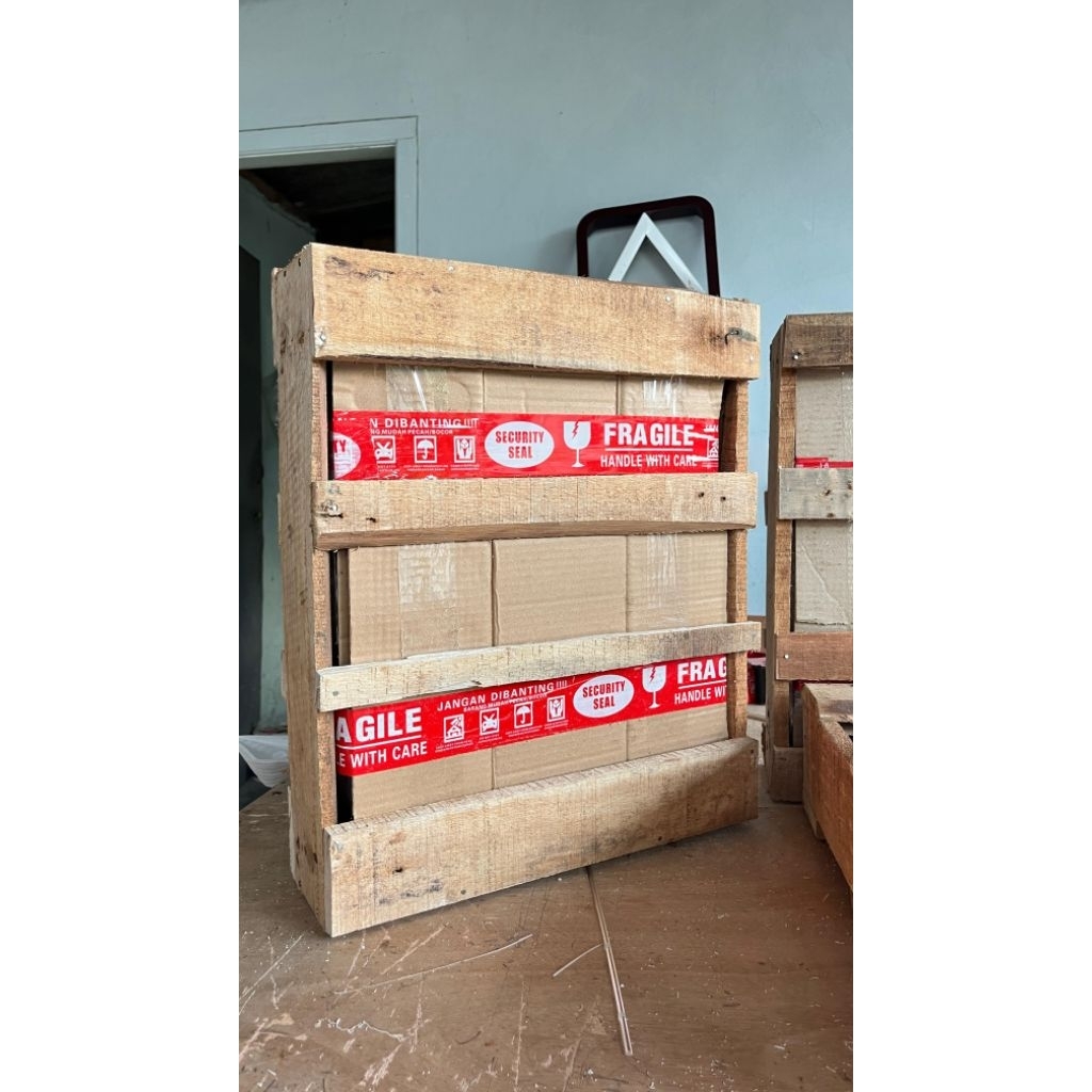 packing kayu dan kardus berlapis buble aman untuk bingkai