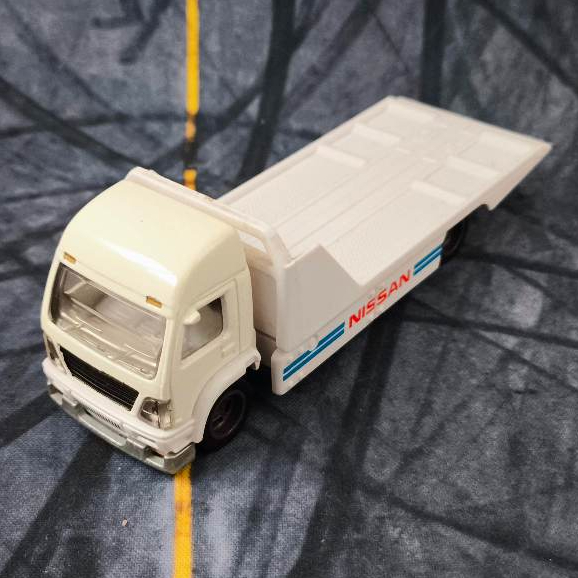 Hot Wheels UNSEALED Premium Nissan Truck Retro Rig Diorama 2021 Loose