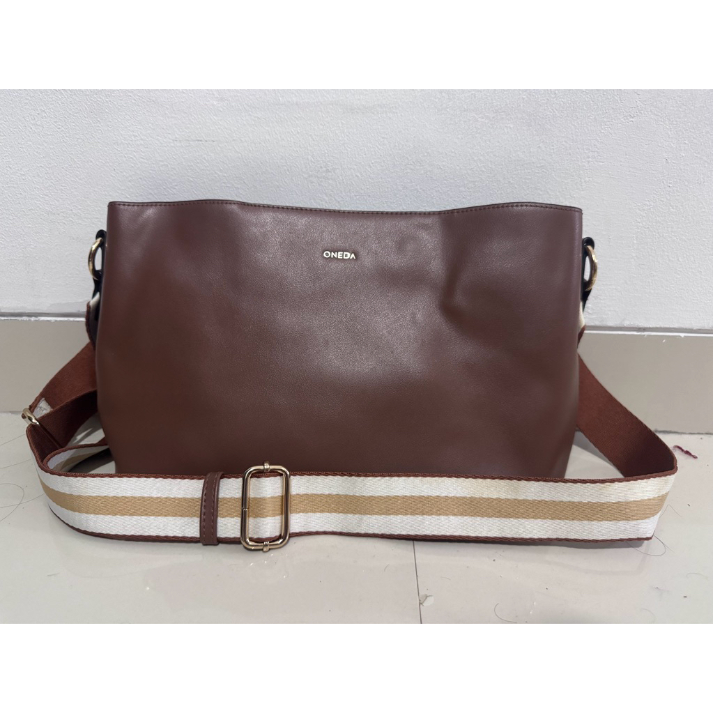 Tas selempang oneda