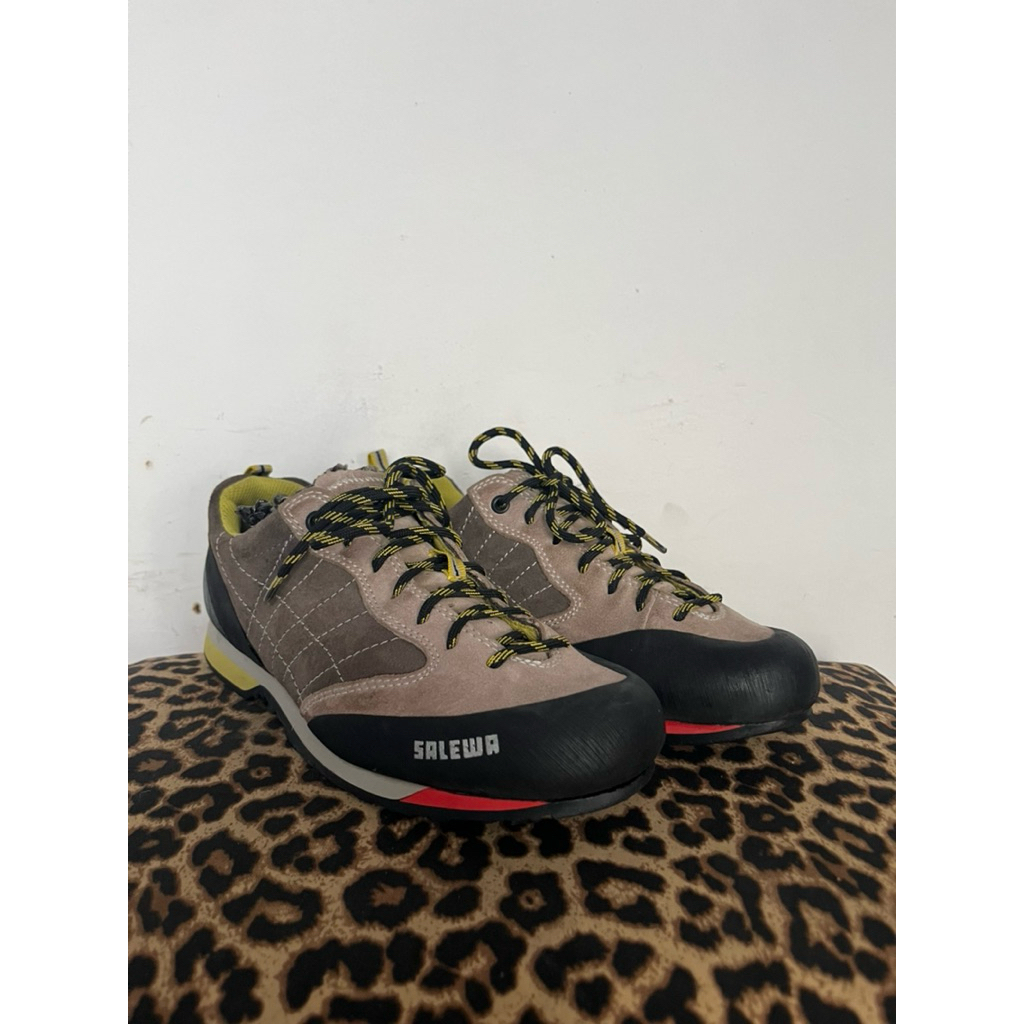SEPATU OUTDOOR SALEWA SIZE 38