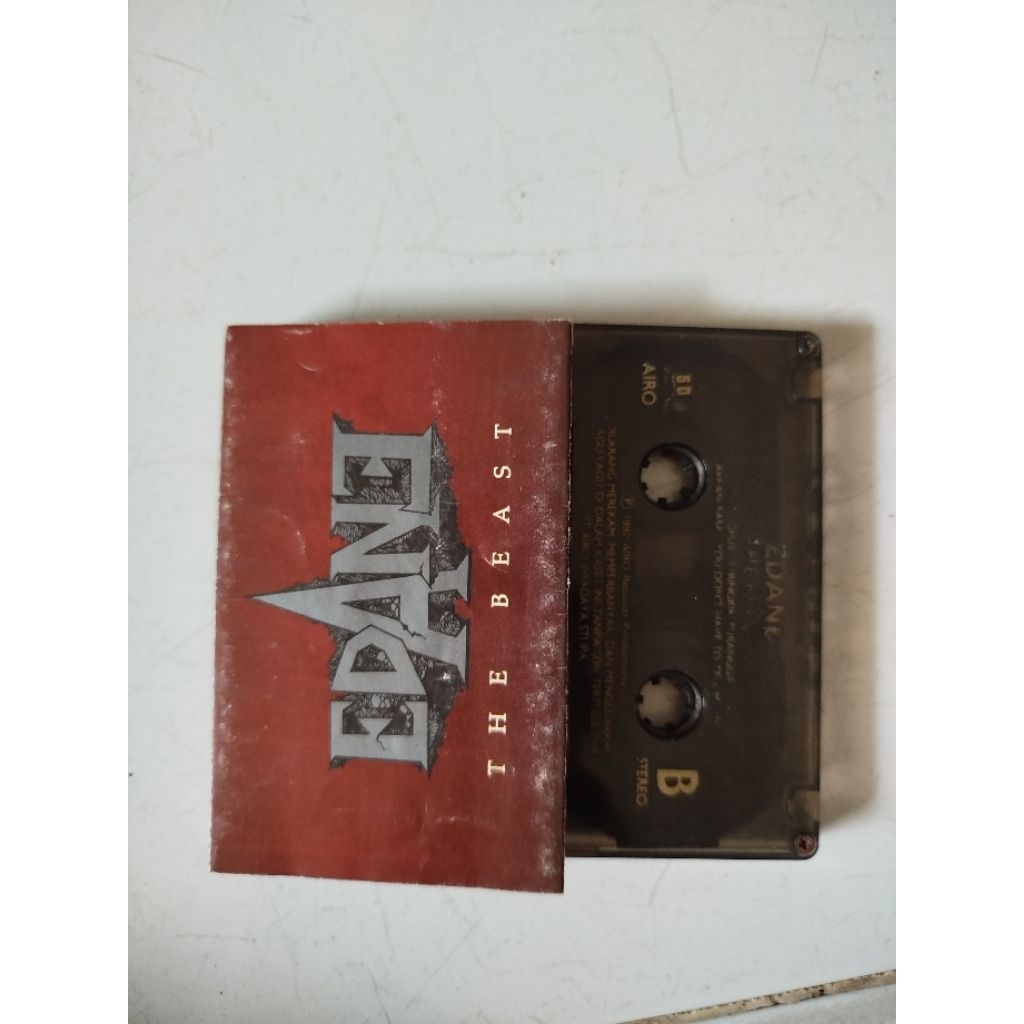 Kaset Edane