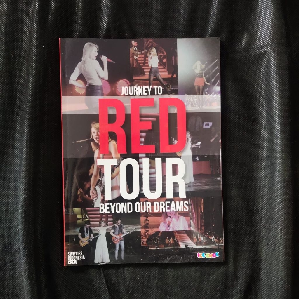 BUKU MAJALAH / JOURNEY RED TOUR / TAYLOR SWIFT