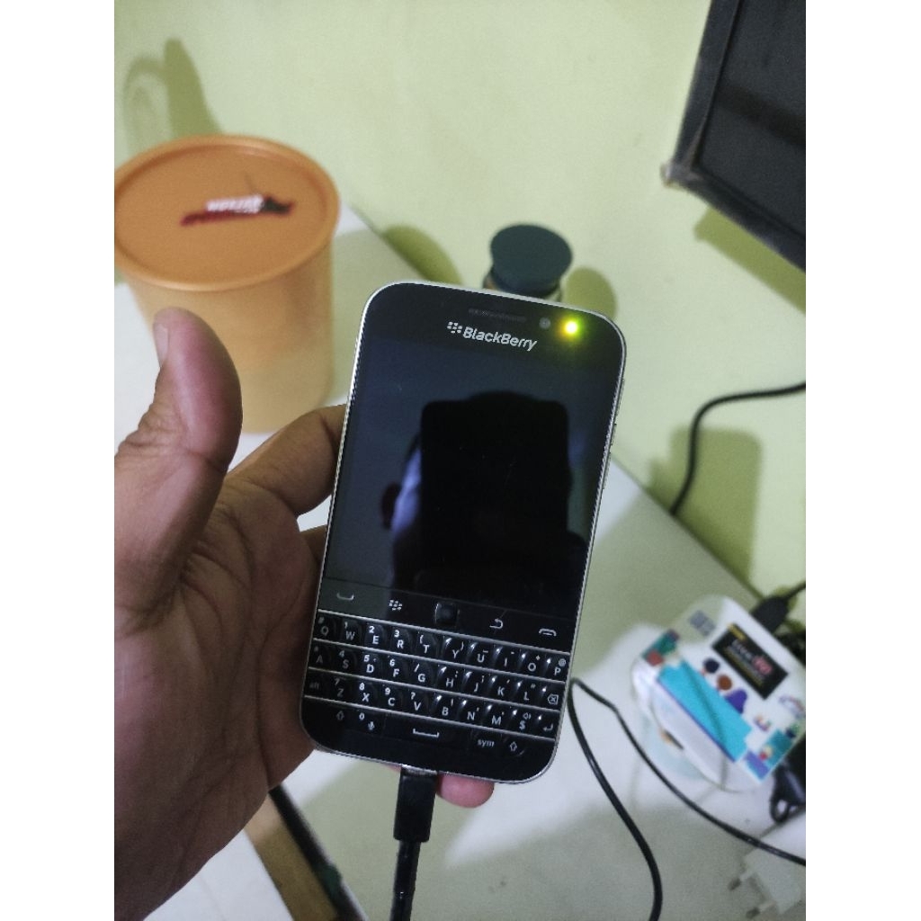 Blackberry q20 bahan bangunan