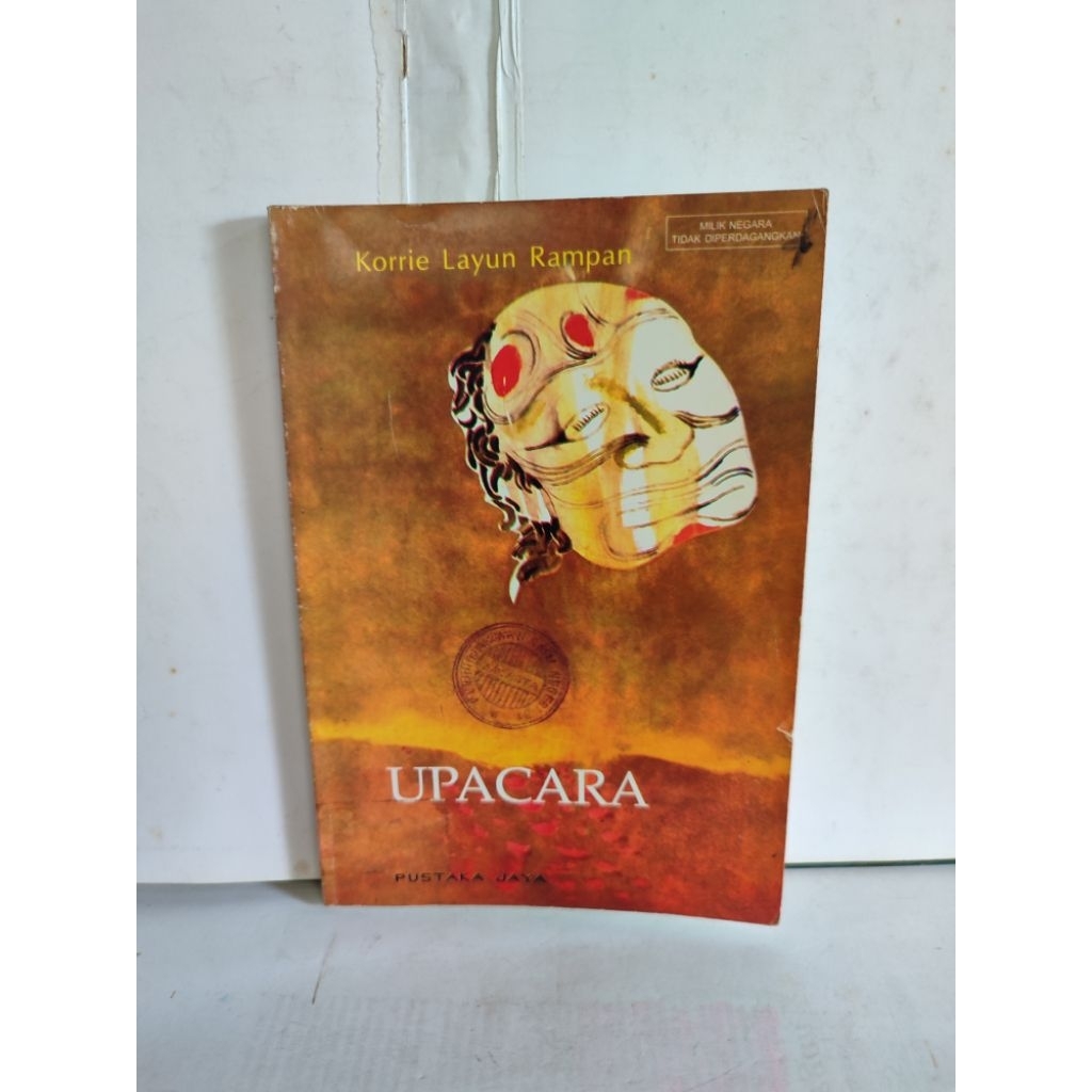 upacara. novel sastra oleh Korrie Layun Rampan