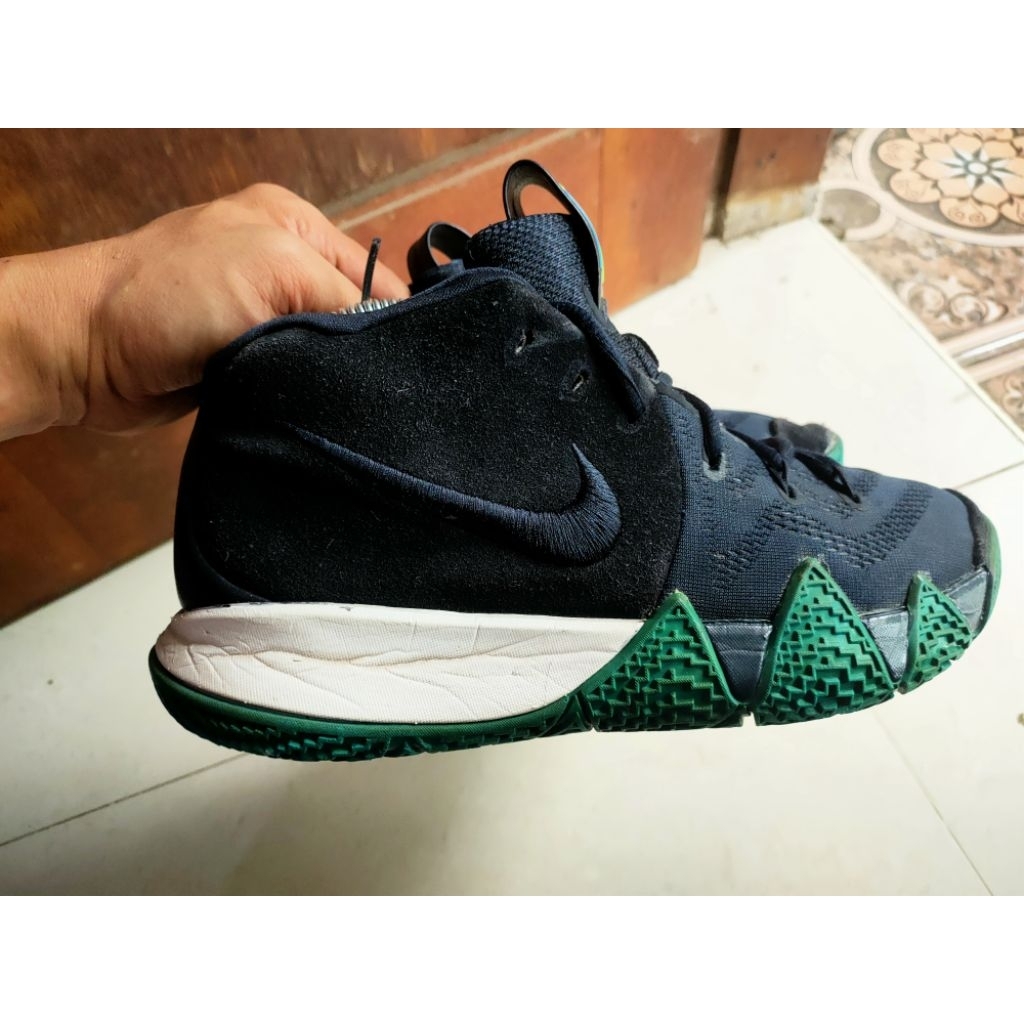 Sepatu Nike Kyrie 4 sz 41 (2nd)