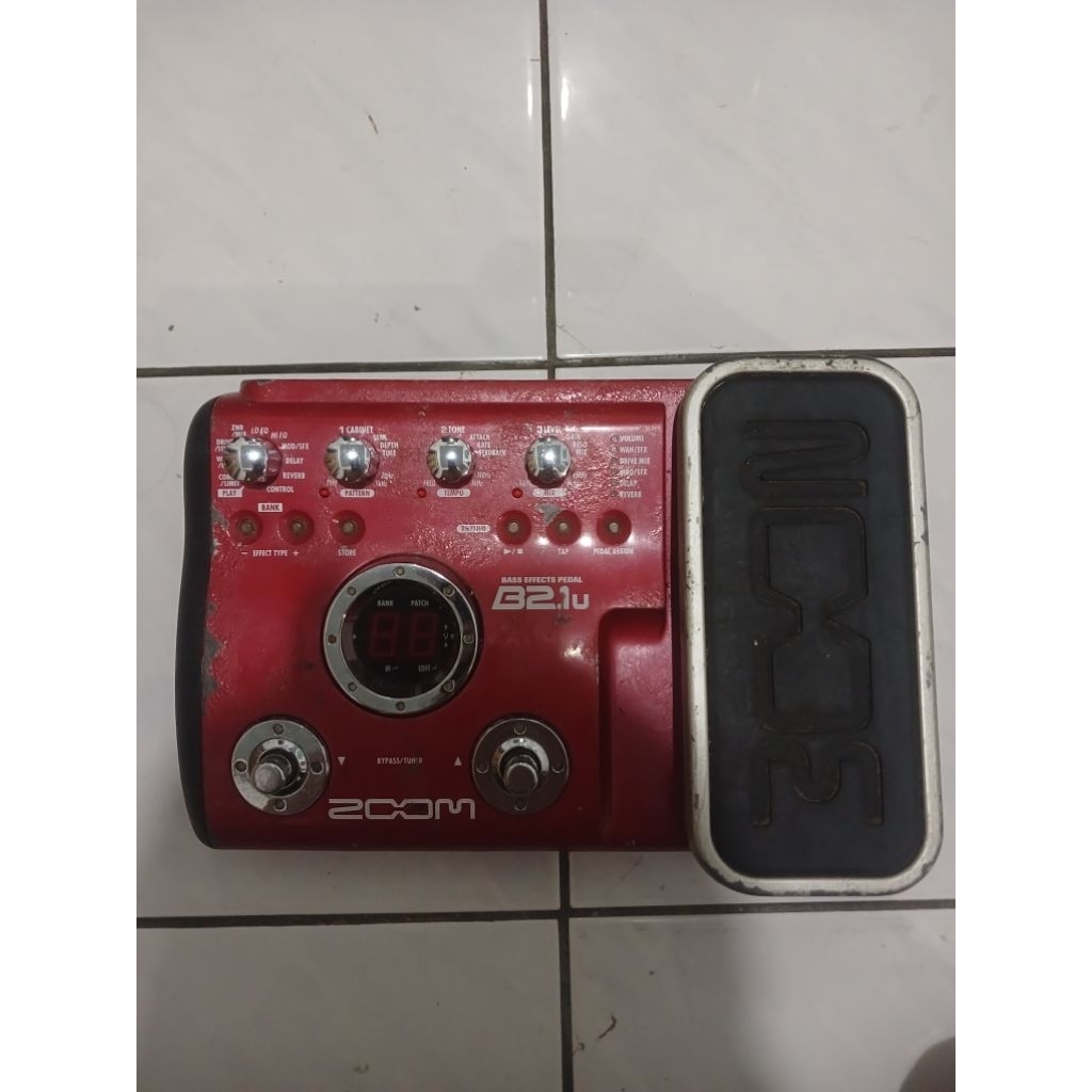 Efek Bass Zoom B2.1u