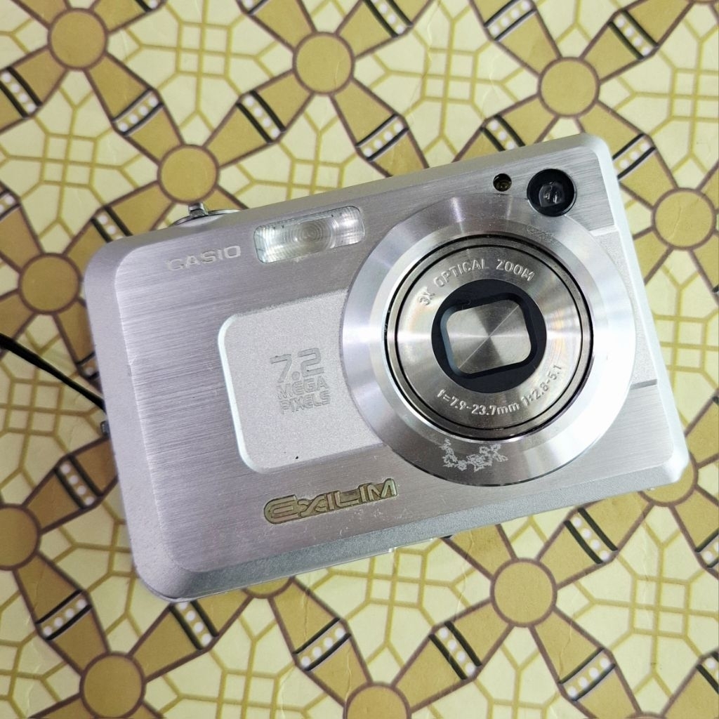 Kamera Digital Casio Exilim EX-Z750 