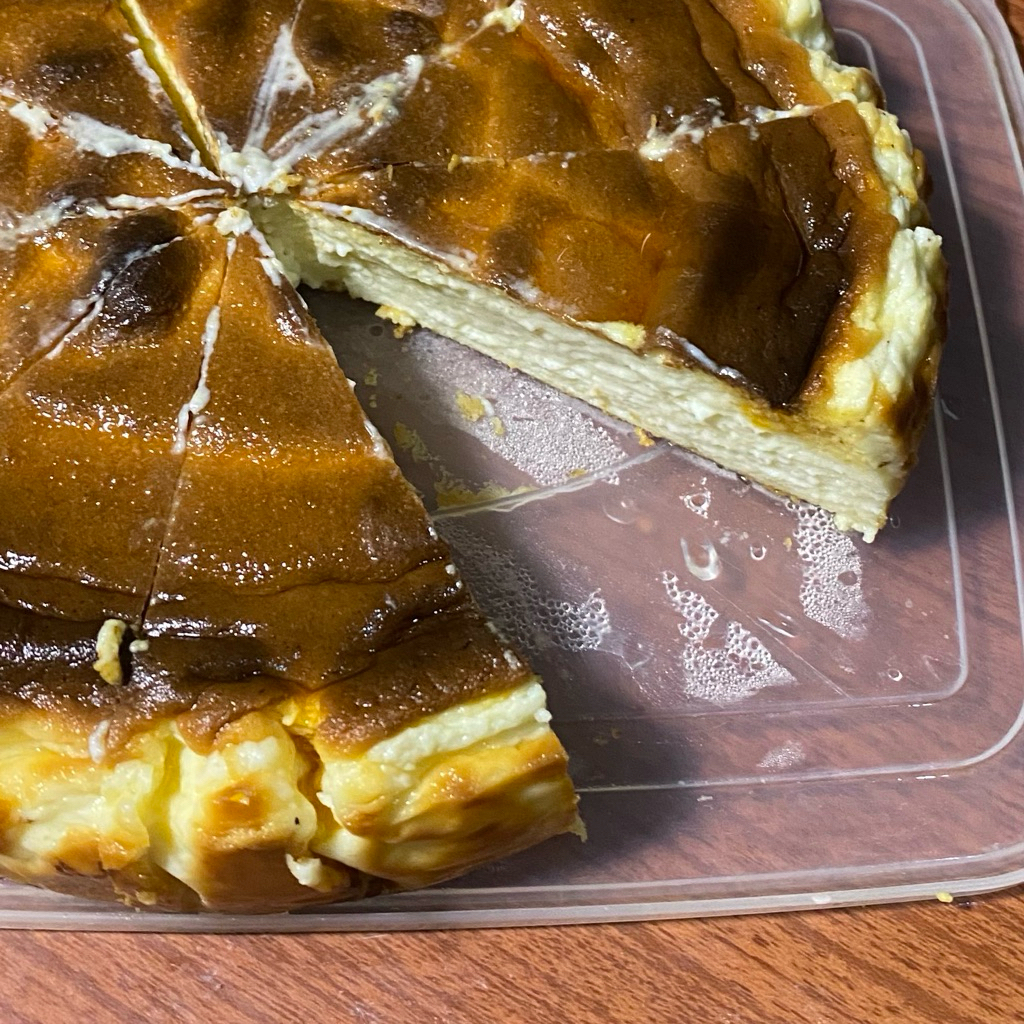 burnt cheesecake (slice)