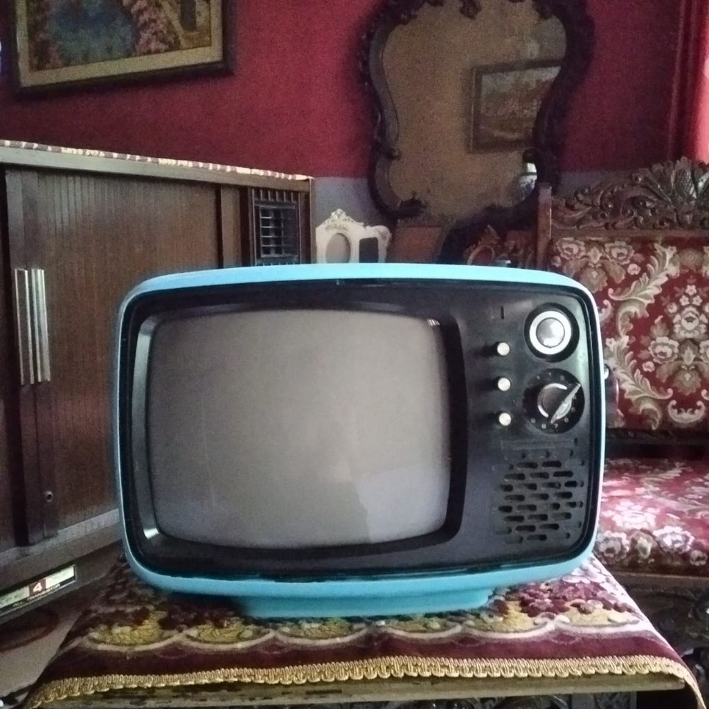 Tv televisi jadul antik vintage merk National lawas kuno