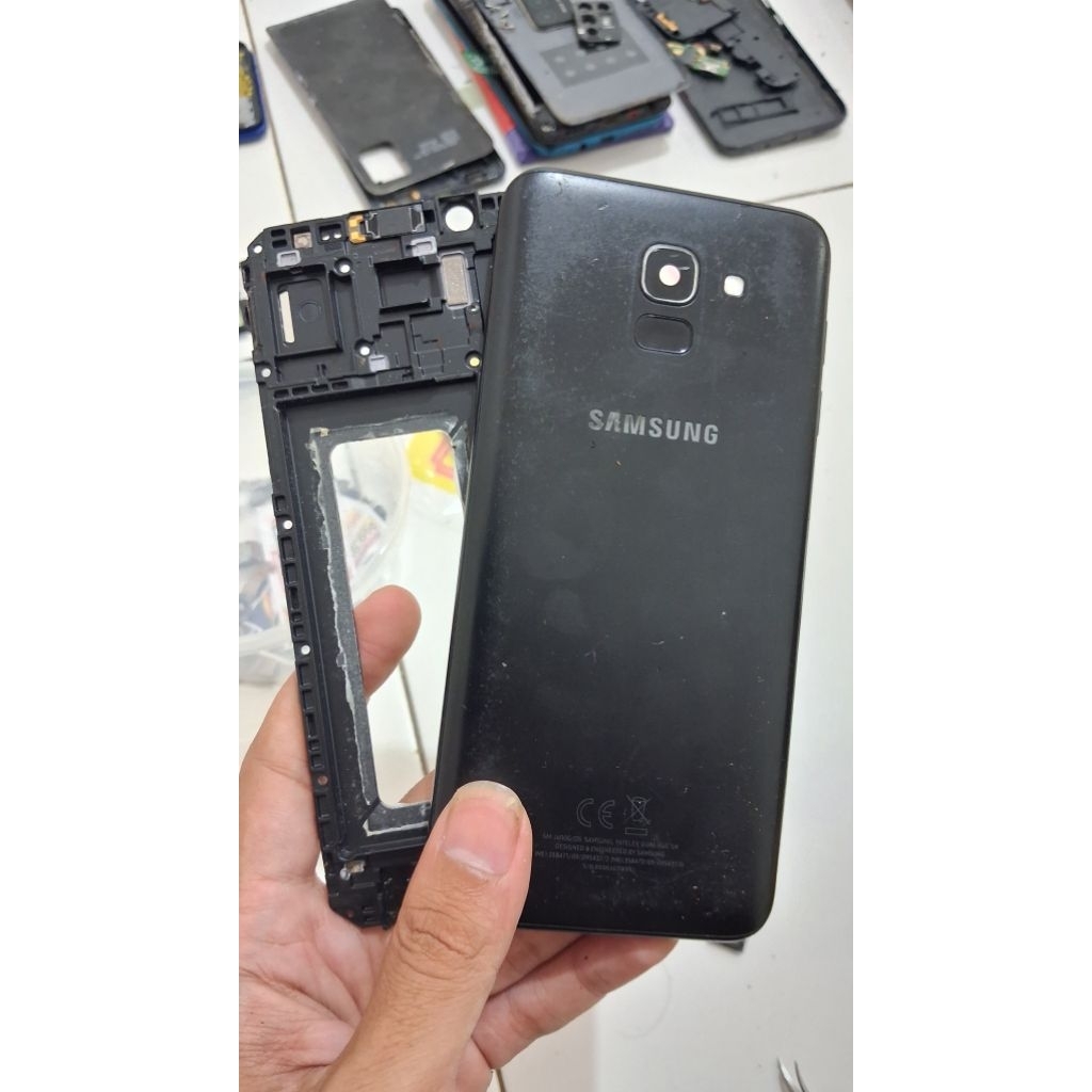 BACKDOR CASSING FRAME TATAKAN LCD SAMSUNG GALAXY J6 2018 SM-J600G COPOTAN