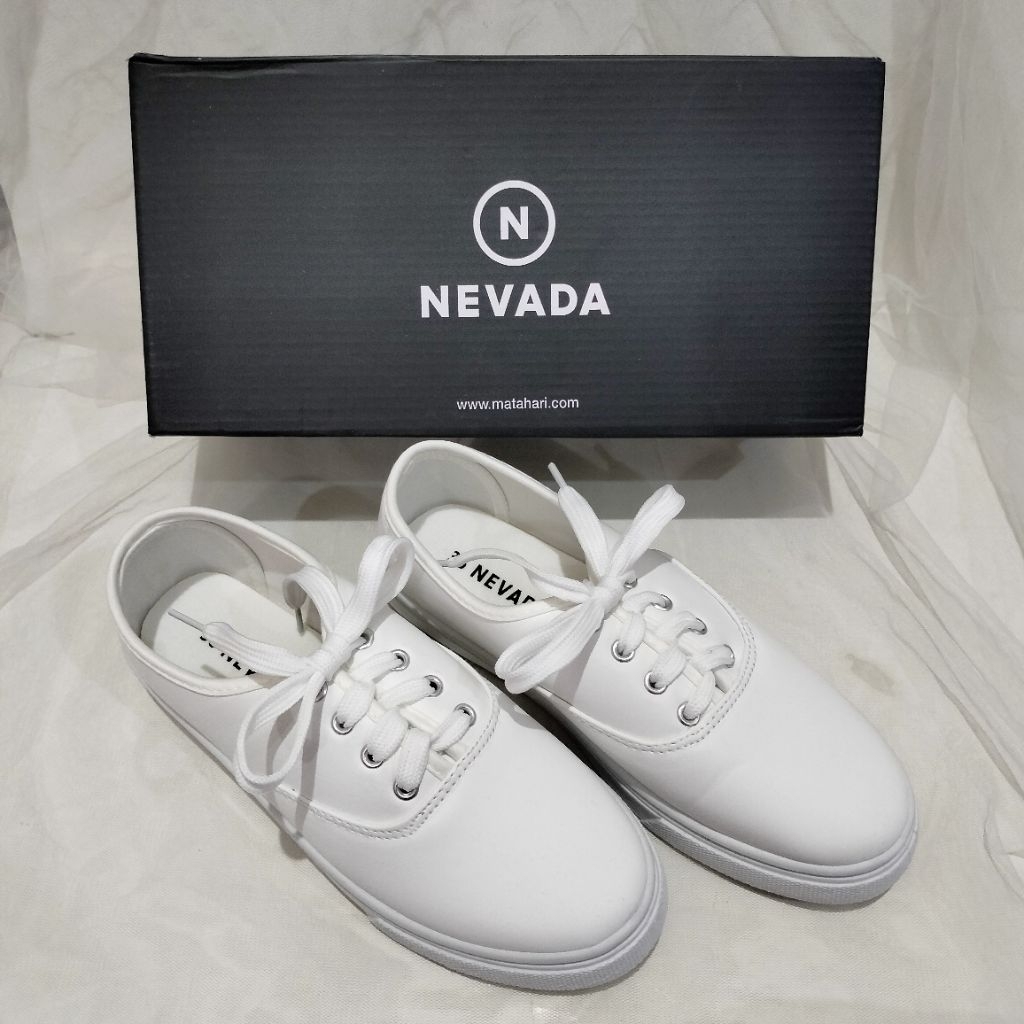 Preloved Sepatu Putih Nevada Size 36 White Shoes Casual Wanita Murah