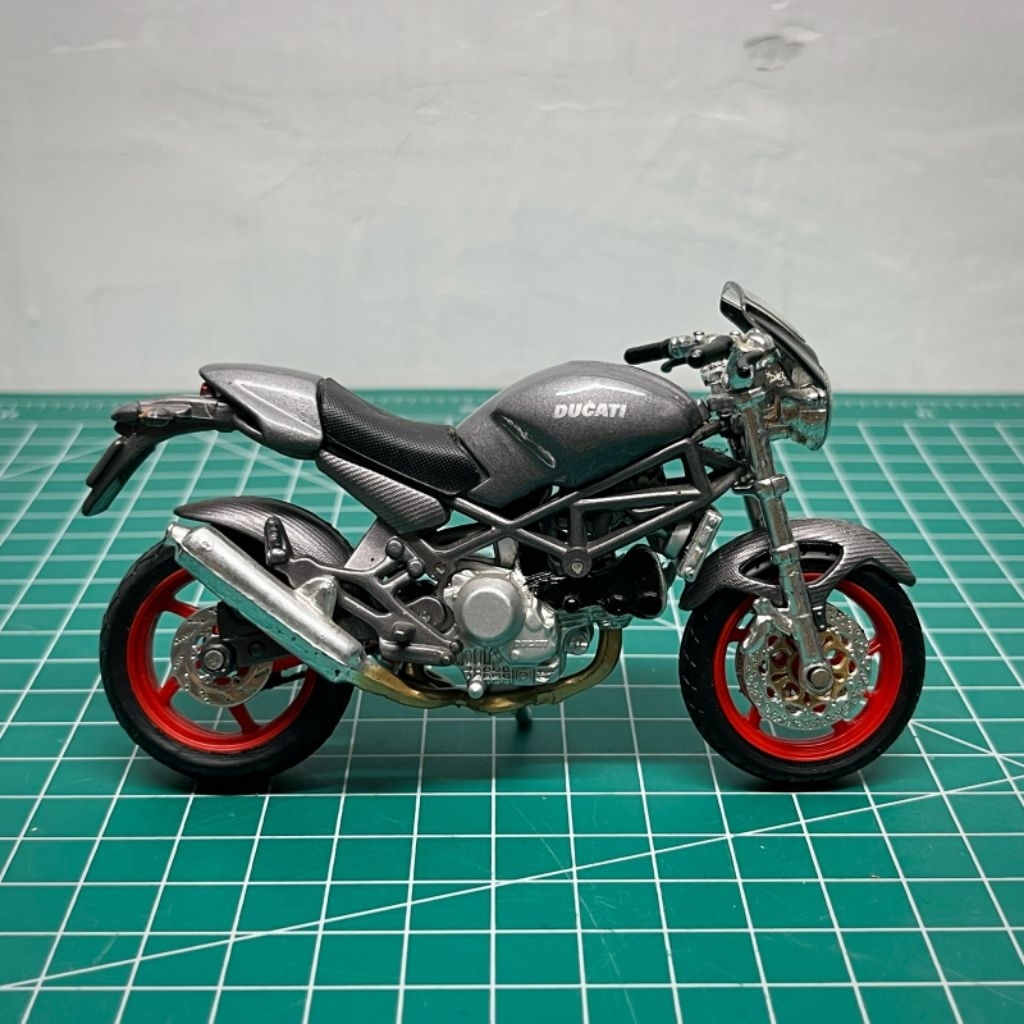 Miniatur Ducati Monster 900 Maisto Diecast Skala 1:18