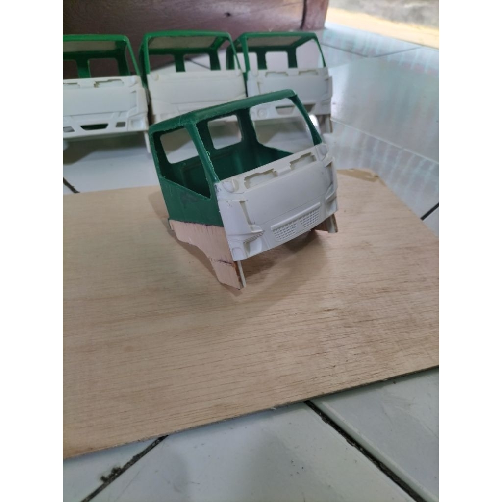 KABIN RAKITAN MINIATUR TRUK PLASTIK FACE CANTER TRONDOL