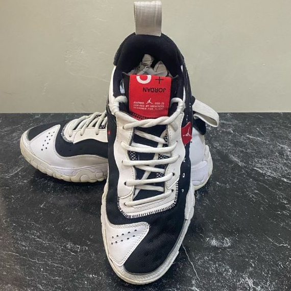 Sepatu Sneakers Pria/Wanita Air Jordan D2 warna putih hitam, bahan kulit kombinasi, size 40 insole 2