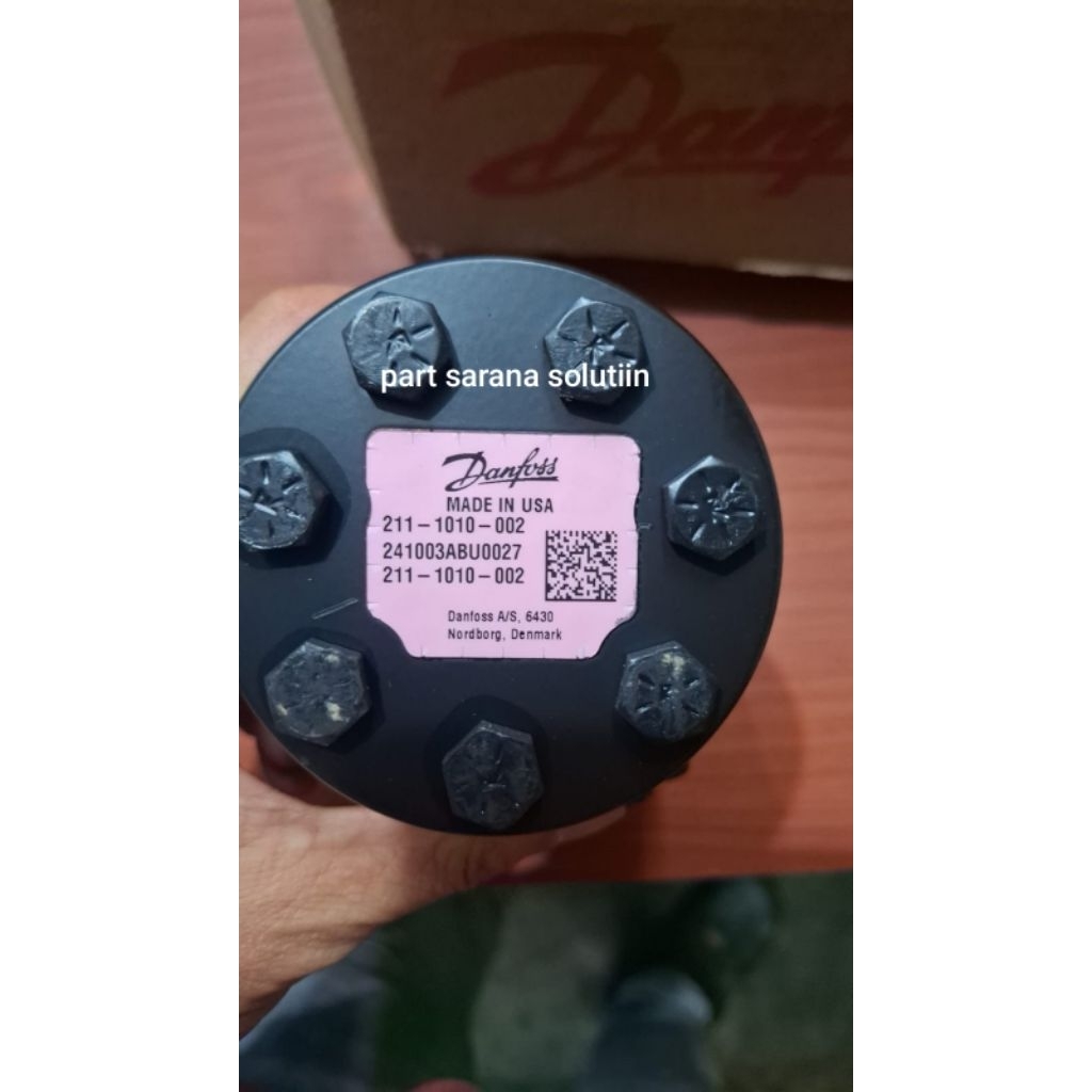 Steering valve Komatsu GD510 GD511 23A-40-11100 / 23A-40-11101  Eaton Danfoss,