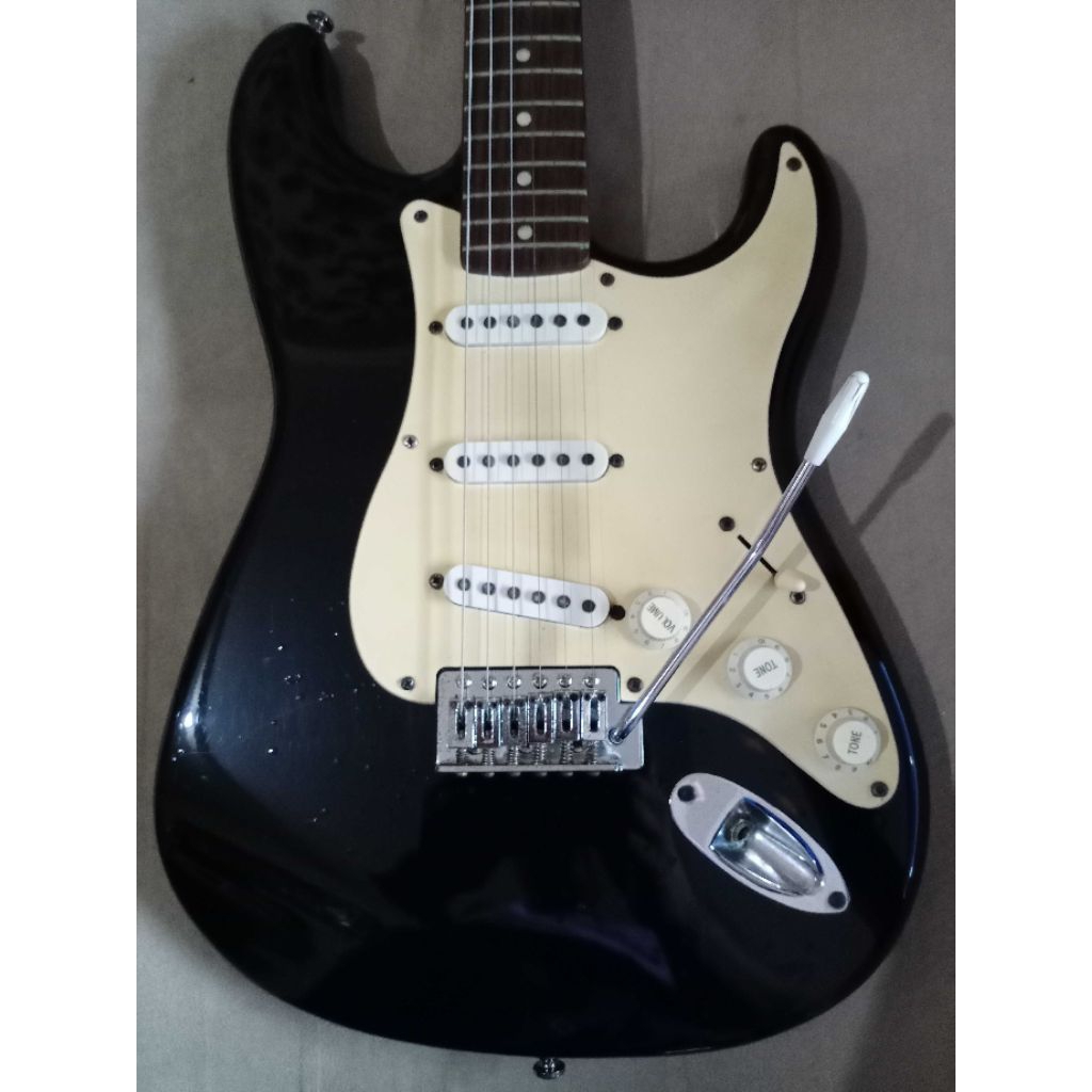 gitar merk squier bullet stratocaster asli original buatan china