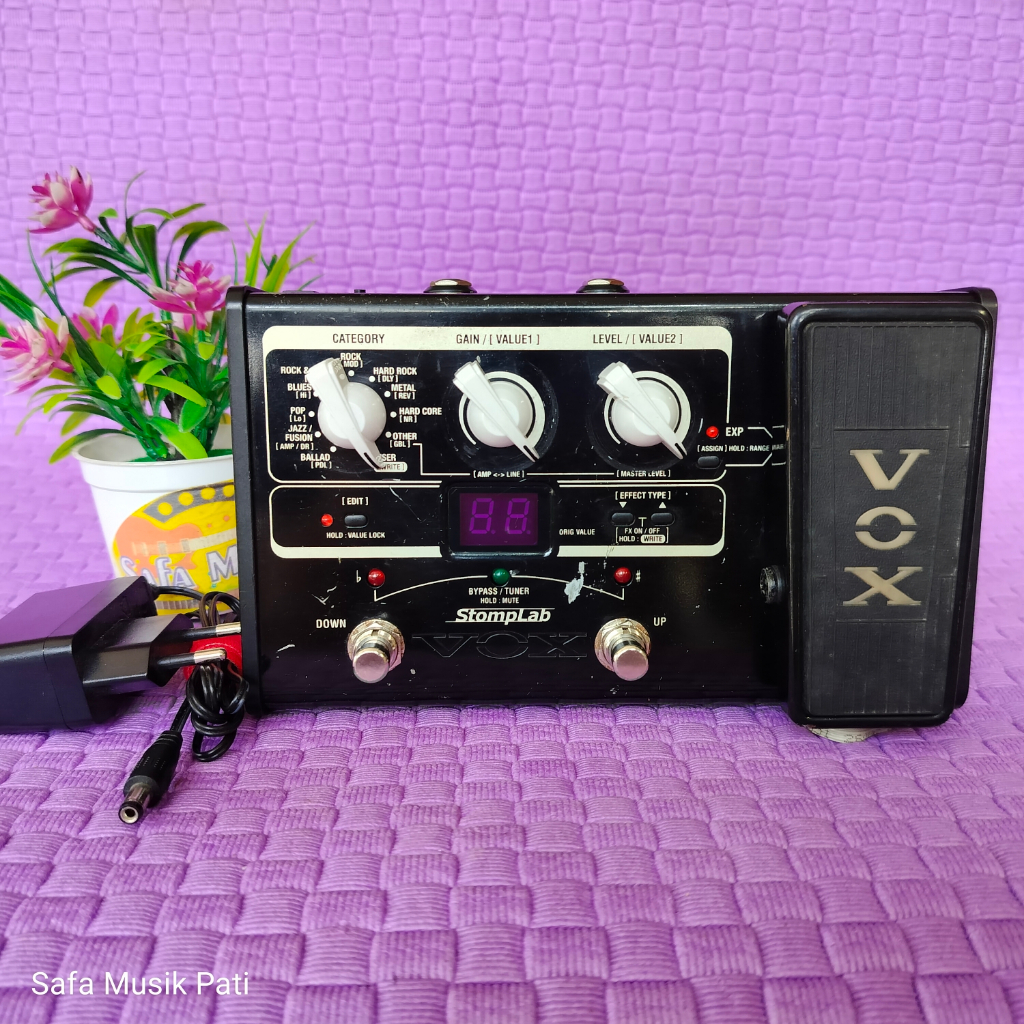 Vox Stomplab IIG Efek Gitar Kondisi Terawat, Normal, Original, No Minus, Adaptor Tidak Ori