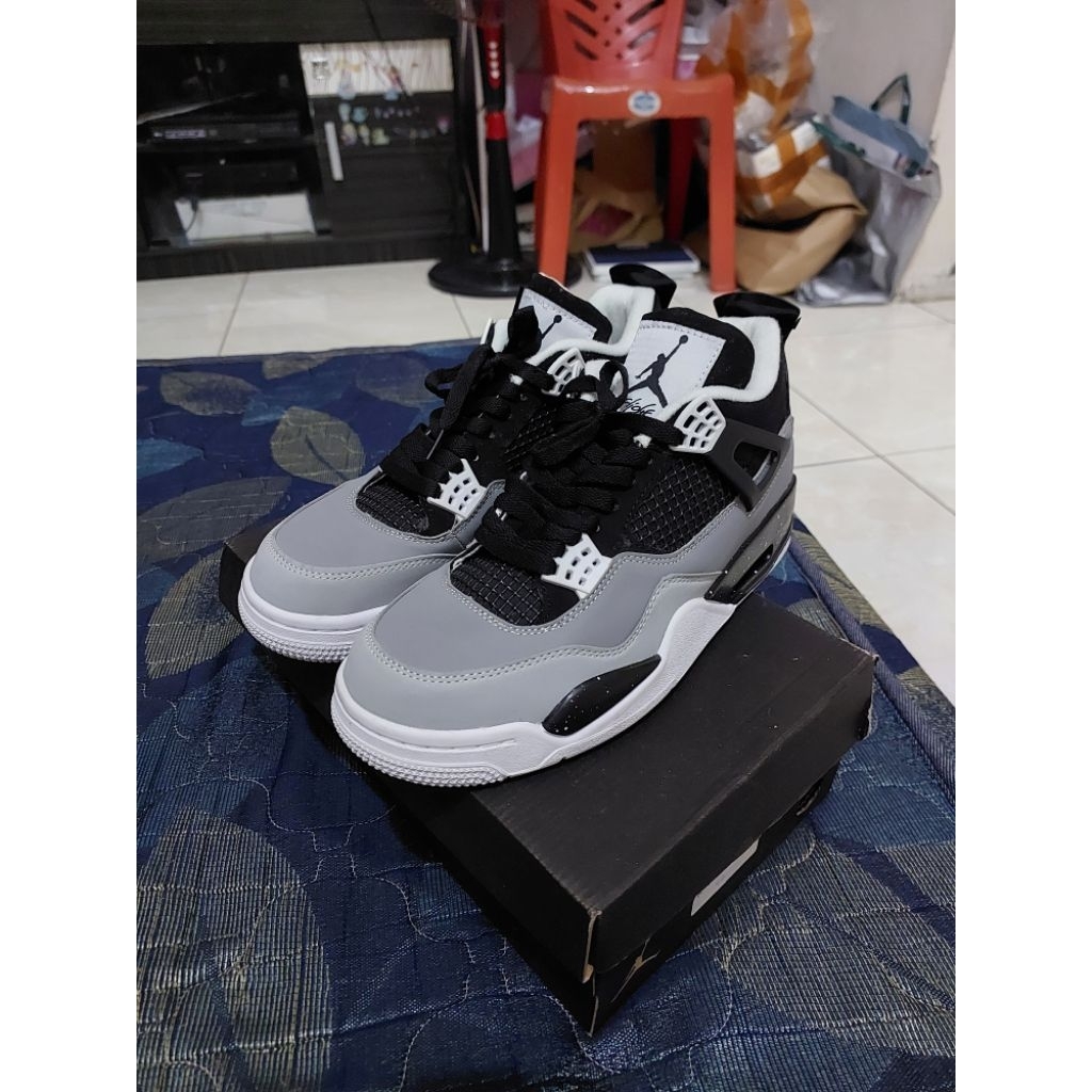 Sepatu Nike Air Jordan Retro 4 sz 42 Premium