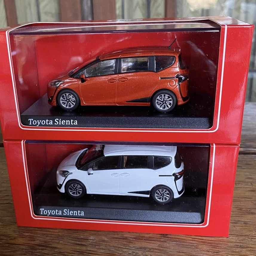 Diecast Toyota Sienta 1/43