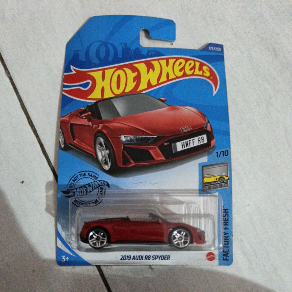 Hotwheels 2019 Audi R8 Spyder red