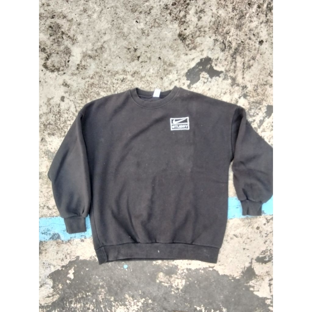 crewneck boxy nike stussy sz m