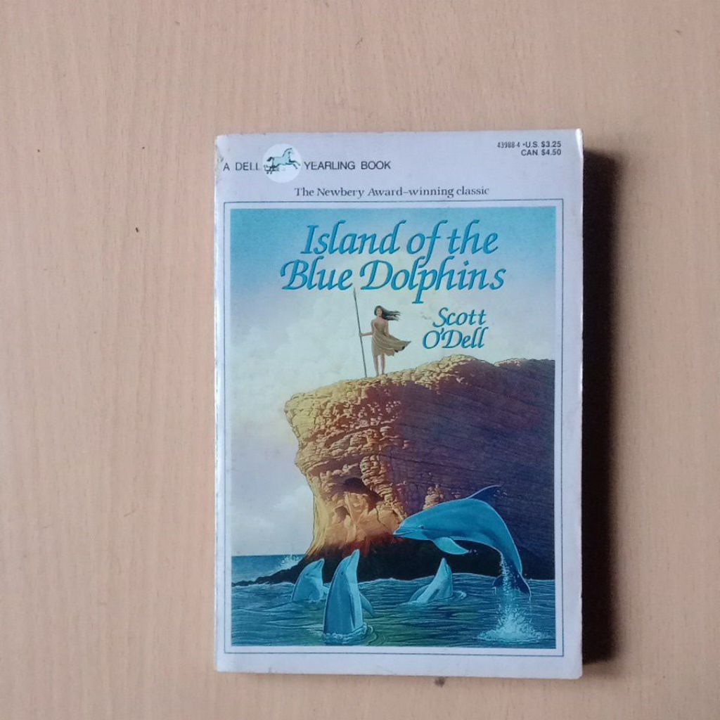 Novel Bahasa Inggris A Dell Yearling Book - Island of the Blue Dolphins