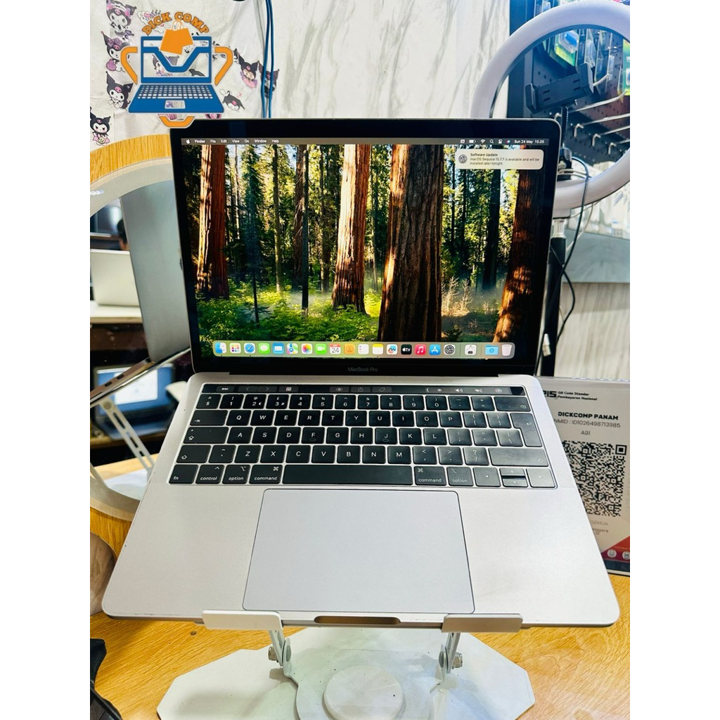 MacBook pro 2018 Touchbar. core i5. ram 16/256gb ssd. normal