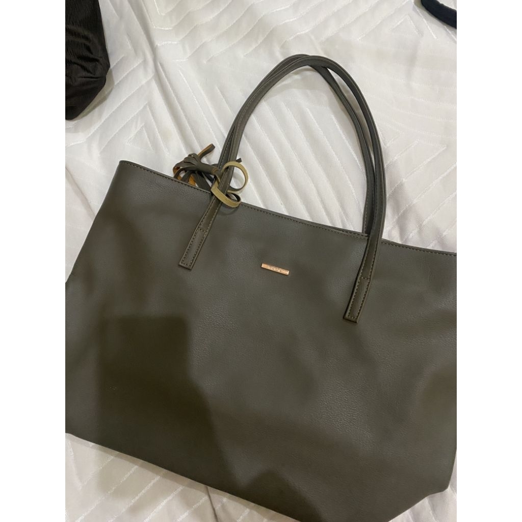 totebag slingbag shoulder bag merche phillipe jourdan no brand preloved