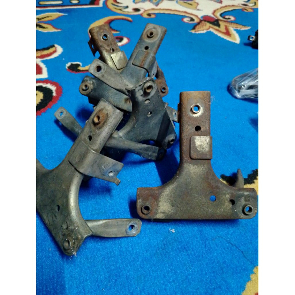 breket dudukan tameng dasi shogun 125 FL NR RR