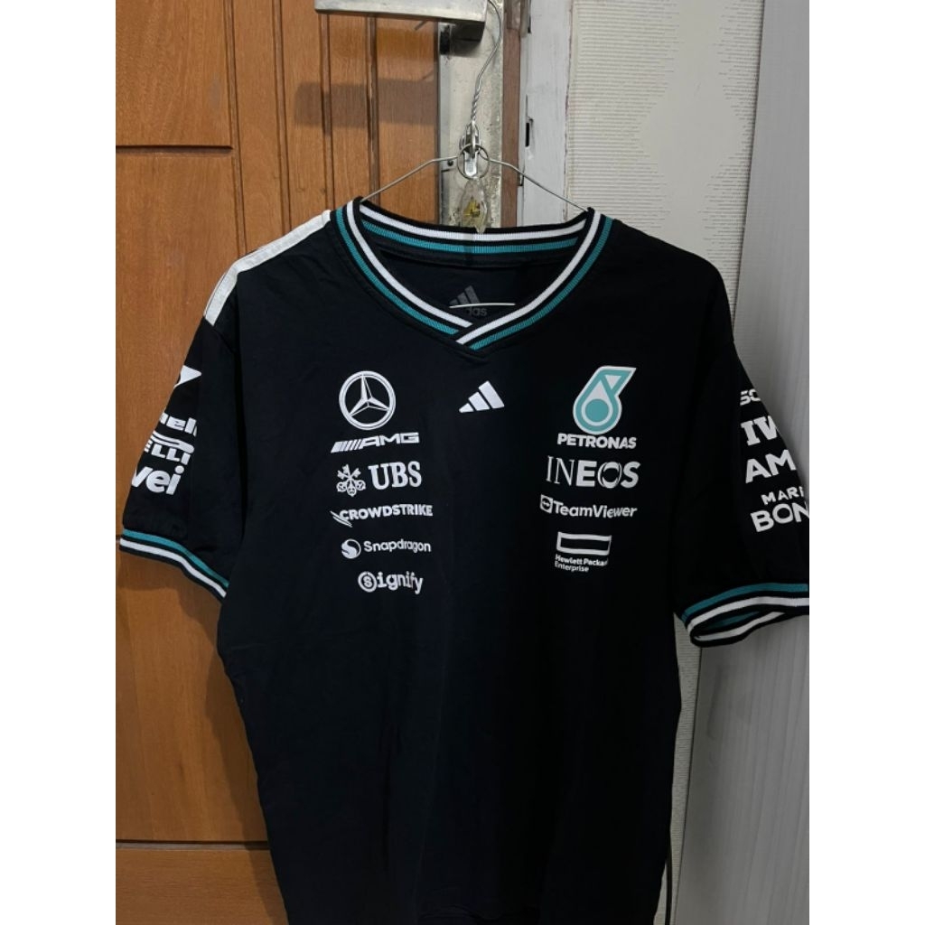 KAOS PETRONAS MERCEDES F1 HITAM