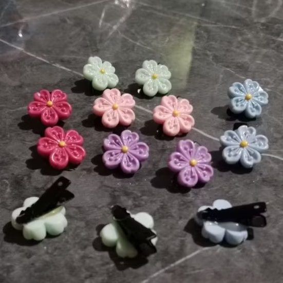 JEPIT RAMBUT CLAY BUNGA PUTIK SAKURA