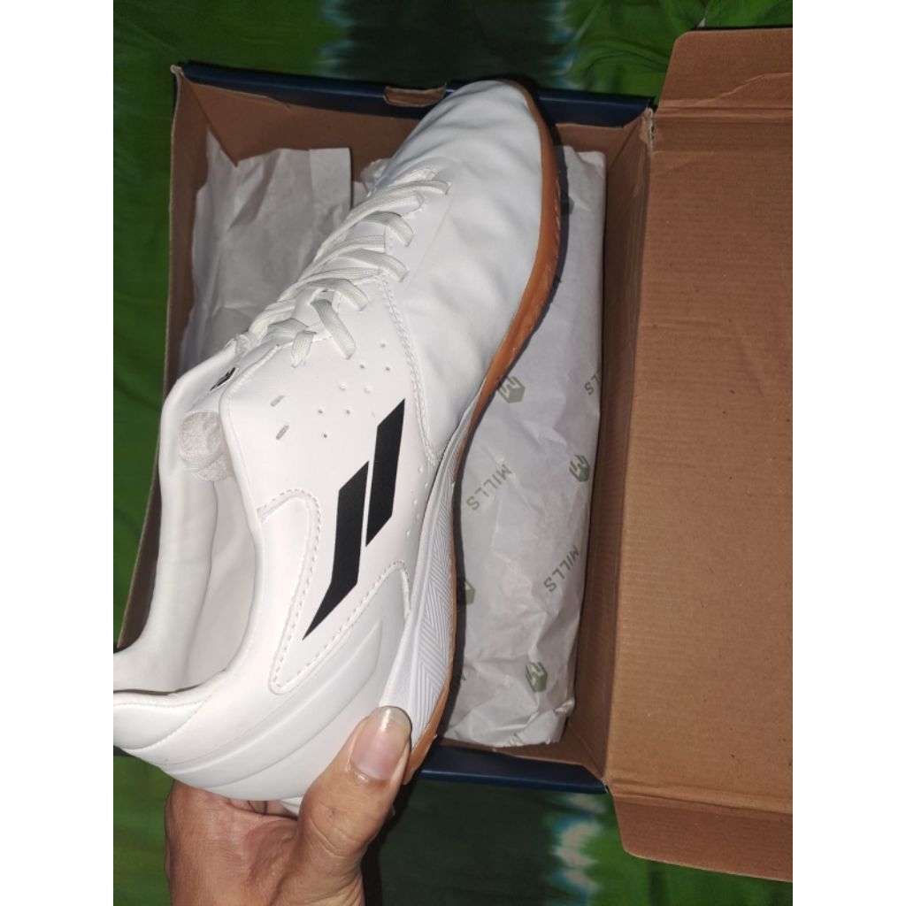 Sepatu Futsal Mills Triton Sabre In