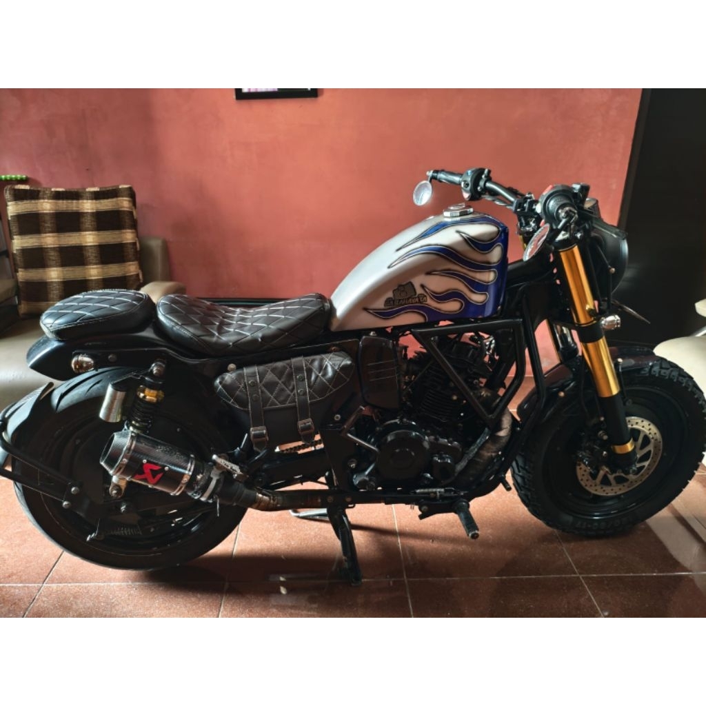 Motor custom bobber Yamaha Byson 2012