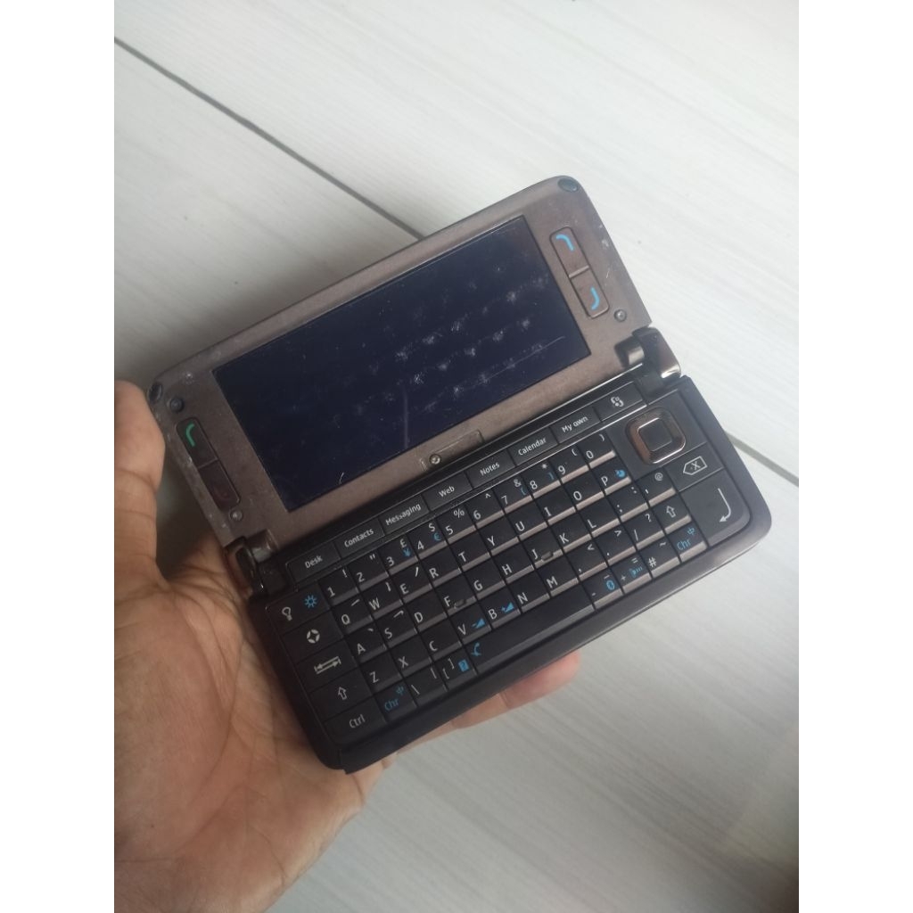 NOKIA E90 BAHAN MATOT.
