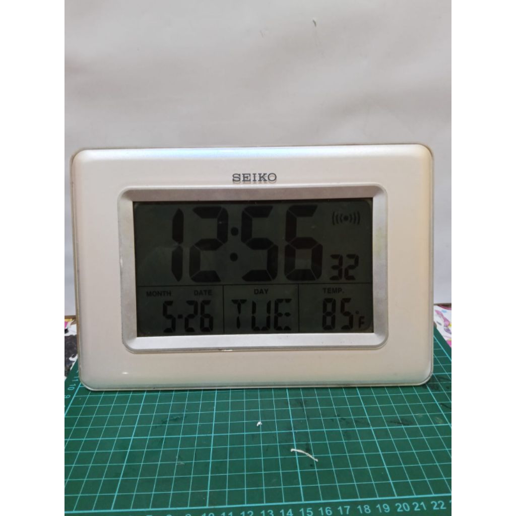 jam digital meja seiko