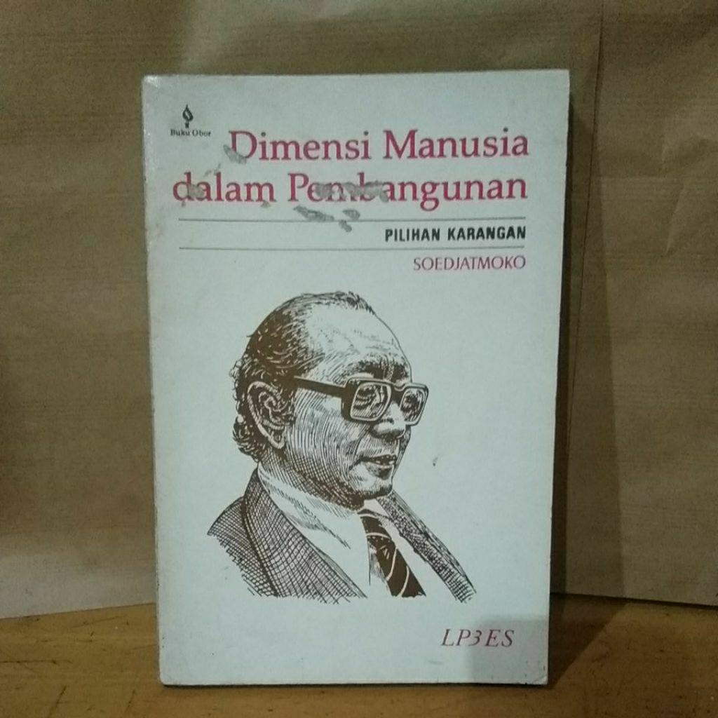 DIMENSI MANUSIA DALAM PEMBANGUNAN : PILIHAN KARANGAN SOEDJATMIKO