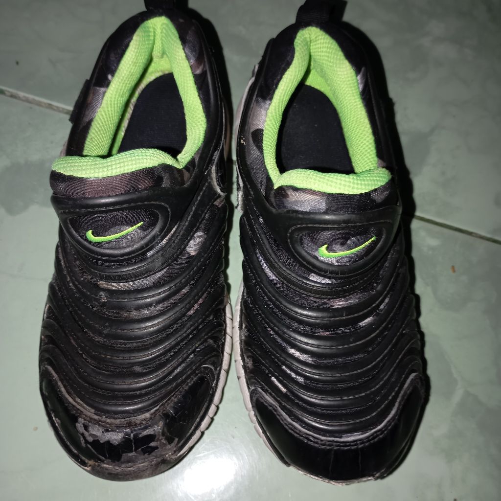 PRELOVED SEPATU ANAK NIKE DYNAMO FREE