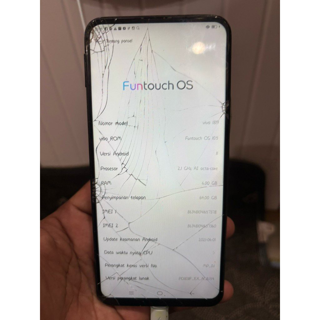 VIVO V15 Ram 6/64 MINUS LAYar retak , kesing jelek sama kamera  buram