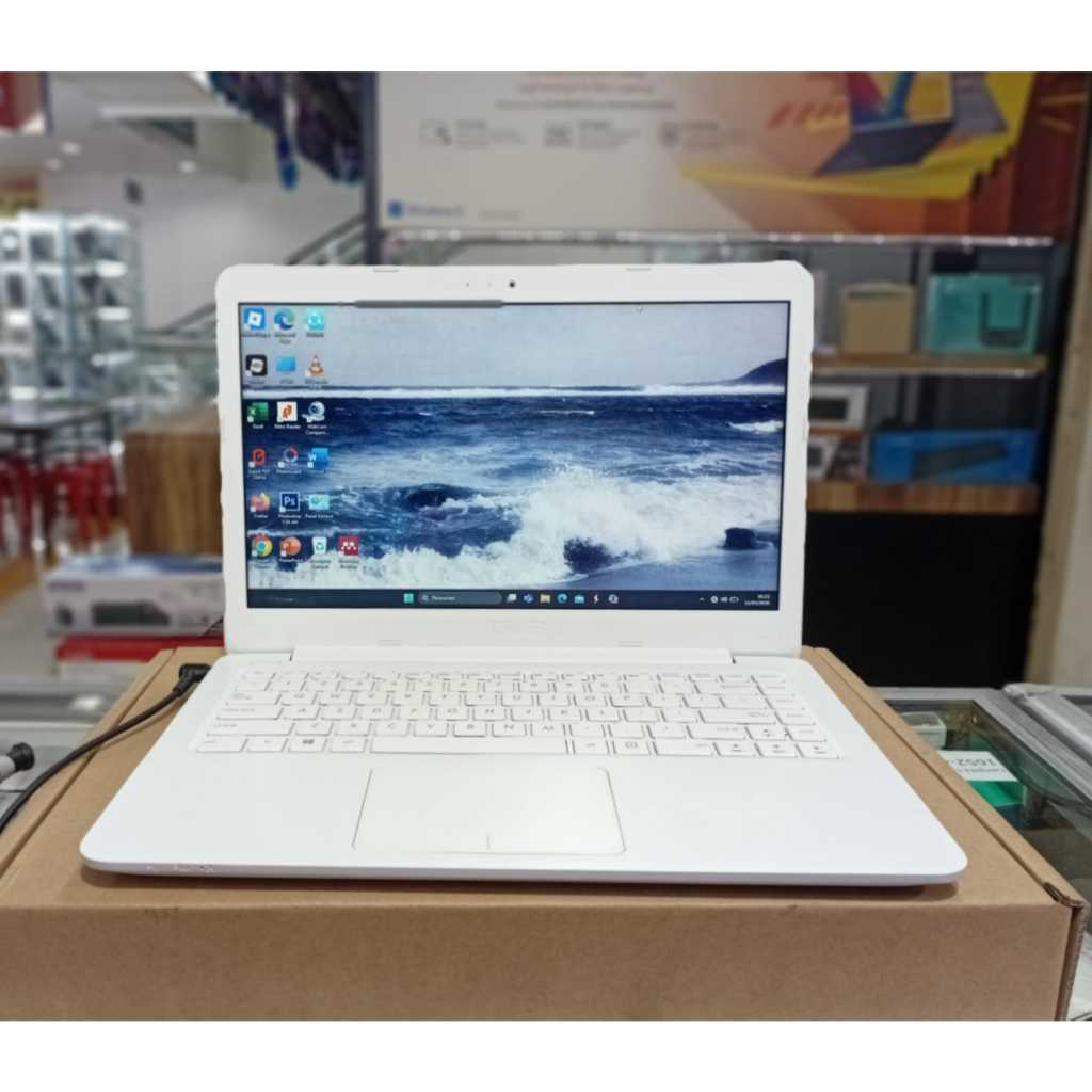 LAPTOP LEPTOP NETBOOK  ASUS E202S E402Y  INTEL CELERON AMD E2 RAM 2 GB 4GB SSD 128 GB HDD 500GB  11,