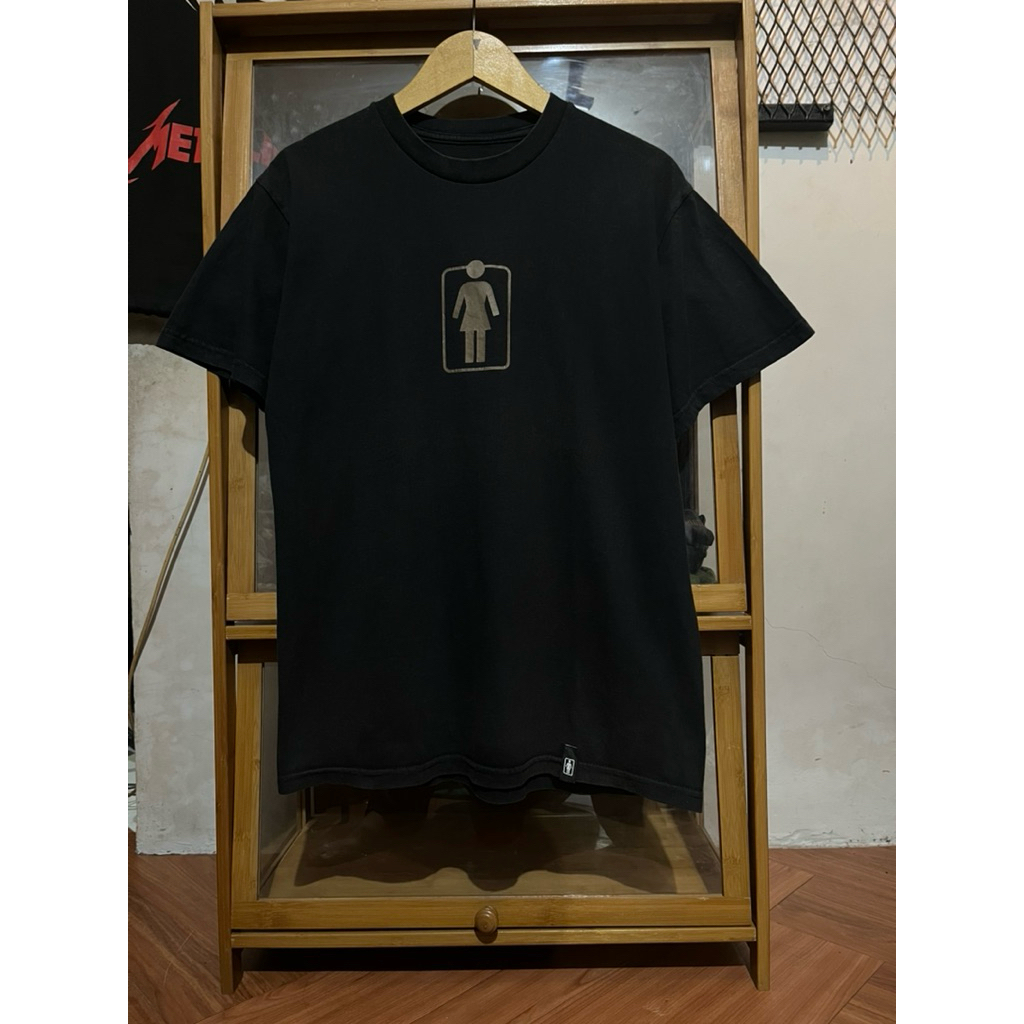 tshirt girl skateboard