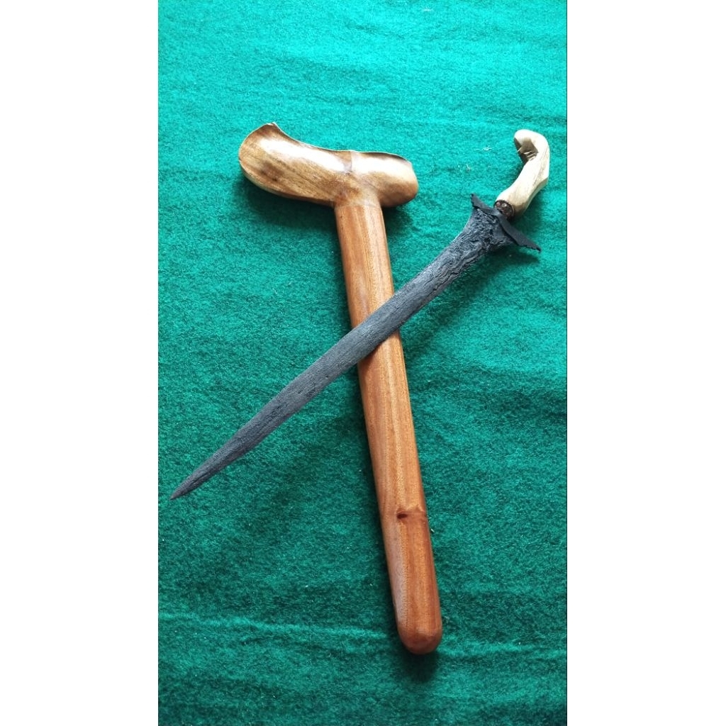 Aksesoris busana Jawa, keris antik unik dhapur spang pamor wos wutah